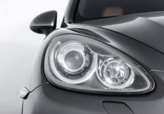 Подержанный автомобиль Porsche Cayenne 2012 года (24 фото)