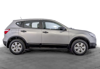 Подержанный автомобиль Nissan Qashqai 2012 года (4 фото)