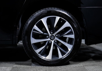 Подержанный автомобиль Toyota Alphard 2019 года (15 фото)