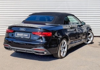 Подержанный автомобиль Audi A4 Sedan 2020 года (5 фото)