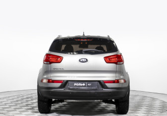 Подержанный автомобиль Kia Sportage 2015 года (6 фото)