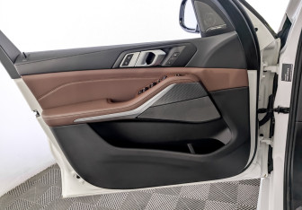 Подержанный автомобиль BMW X5 2020 года (19 фото)