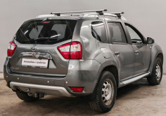 Подержанный автомобиль Nissan Terrano 2016 года (5 фото)