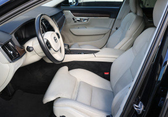 Подержанный автомобиль Volvo S90 2021 года (16 фото)