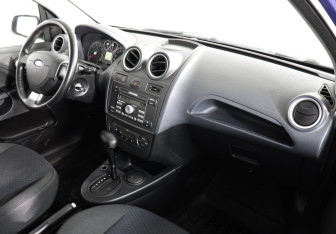 Подержанный автомобиль Ford Fiesta Hatchback 2007 года (6 фото)