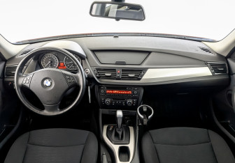 Подержанный автомобиль BMW X1 2014 года (14 фото)