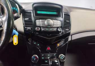 Подержанный автомобиль Chevrolet Cruze Hatchback 2012 года (15 фото)