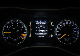 Подержанный автомобиль Jeep Cherokee 2014 года (16 фото)
