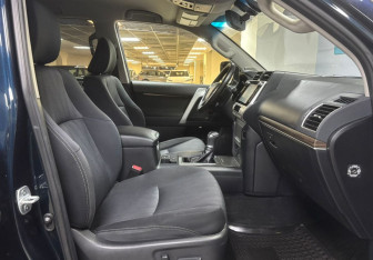 Подержанный автомобиль Toyota Land Cruiser Prado 2020 года (10 фото)