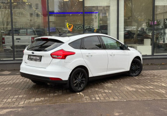 Подержанный автомобиль Ford Focus Hatchback 2019 года (8 фото)