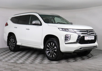 Подержанный автомобиль Mitsubishi Montero Sport 2022 года (3 фото)