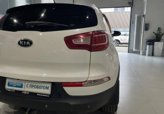 Подержанный автомобиль Kia Sportage 2010 года (8 фото)