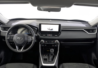 Подержанный автомобиль Toyota RAV4 2024 года (14 фото)