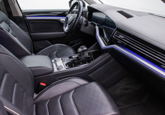 Подержанный автомобиль Volkswagen Touareg 2020 года (9 фото)