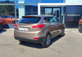Подержанный автомобиль Hyundai ix35 2015 года (5 фото)