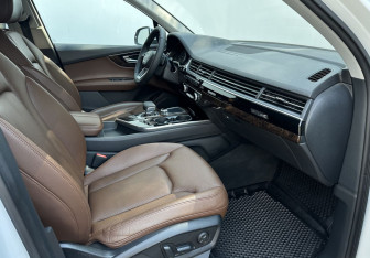 Подержанный автомобиль Audi Q7 2017 года (13 фото)