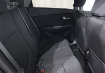 Подержанный автомобиль Kia Rio Sedan 2016 года (20 фото)