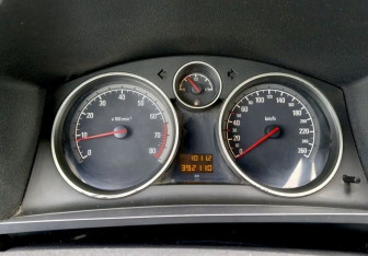 Подержанный автомобиль Opel Zafira Compactvan 2012 года (19 фото)