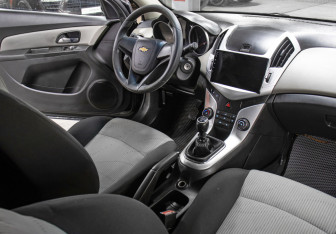 Подержанный автомобиль Chevrolet Cruze Hatchback 2014 года (11 фото)