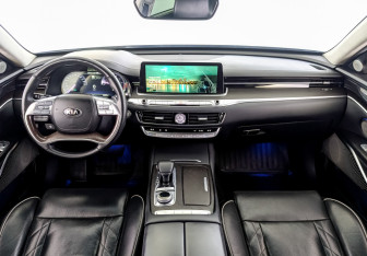 Подержанный автомобиль Kia K900 2019 года (14 фото)