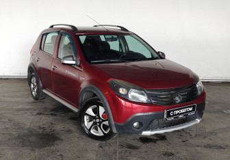 Подержанный автомобиль Renault Sandero 2011 года (3 фото)