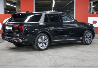 Подержанный автомобиль Hongqi E-HS9 2022 года (5 фото)