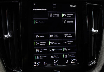 Подержанный автомобиль Volvo XC60 2019 года (17 фото)