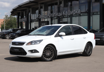 Подержанный автомобиль Ford Focus Sedan 2008 года (16 фото)