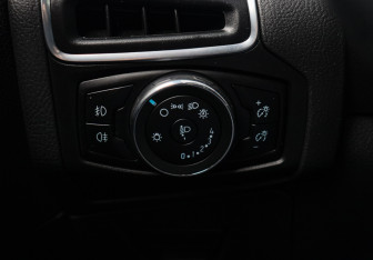 Подержанный автомобиль Ford Focus Hatchback 2013 года (15 фото)