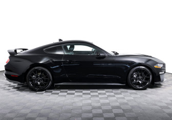 Подержанный автомобиль Ford Mustang Coupe 2022 года (4 фото)