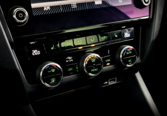 Подержанный автомобиль Skoda Octavia Liftback 2019 года (25 фото)