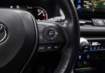 Подержанный автомобиль Toyota RAV4 2020 года (20 фото)