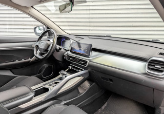 Подержанный автомобиль Geely Coolray 2022 года (13 фото)