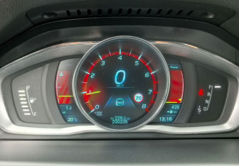 Подержанный автомобиль Volvo S80 2014 года (17 фото)