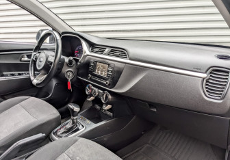 Подержанный автомобиль Kia Rio Hatchback 2021 года (11 фото)