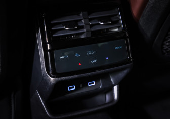 Подержанный автомобиль Geely Monjaro 2023 года (19 фото)