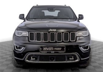 Подержанный автомобиль Jeep Grand Cherokee 2021 года (2 фото)