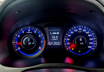 Подержанный автомобиль Hyundai i40 Sedan 2015 года (17 фото)