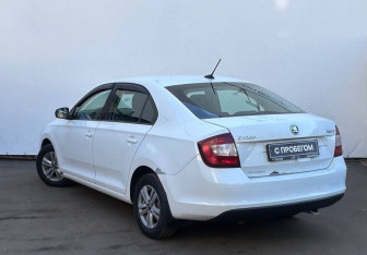 Подержанный автомобиль Skoda Rapid Liftback 2018 года (6 фото)