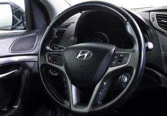 Подержанный автомобиль Hyundai i40 Sedan 2016 года (12 фото)