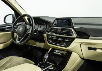 Подержанный автомобиль BMW X3 2018 года (9 фото)