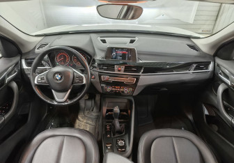 Подержанный автомобиль BMW X1 2017 года (12 фото)
