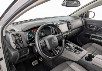Подержанный автомобиль Citroen C5 Aircross 2019 года (16 фото)