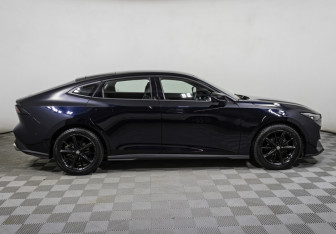 Подержанный автомобиль Changan UNI-V 2023 года (4 фото)