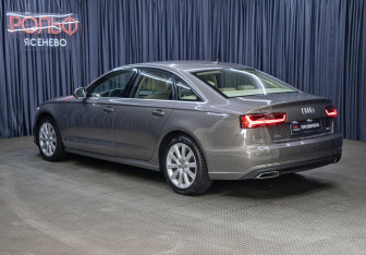 Подержанный автомобиль Audi A6 Sedan 2015 года (7 фото)