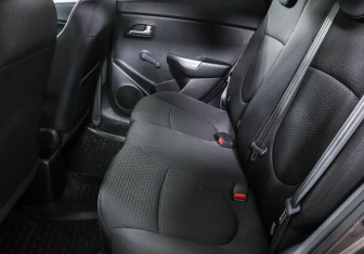 Подержанный автомобиль Kia Rio Hatchback 2016 года (11 фото)