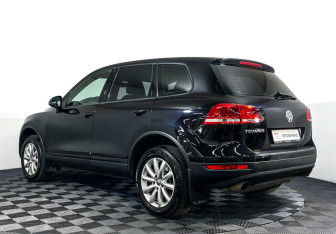 Подержанный автомобиль Volkswagen Touareg 2011 года (7 фото)
