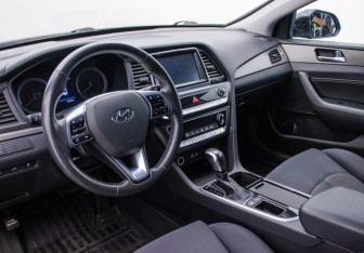 Подержанный автомобиль Hyundai Sonata 2018 года (9 фото)