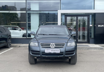 Подержанный автомобиль Volkswagen Touareg 2006 года (2 фото)