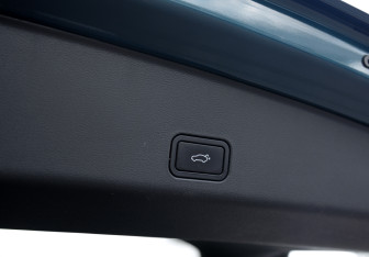 Подержанный автомобиль Geely Monjaro 2023 года (24 фото)